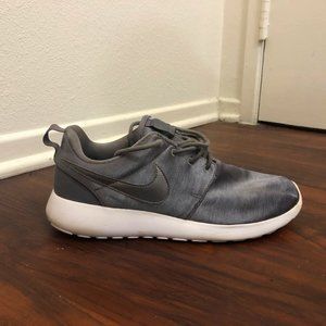 Women's Nike Metallic Roshe
